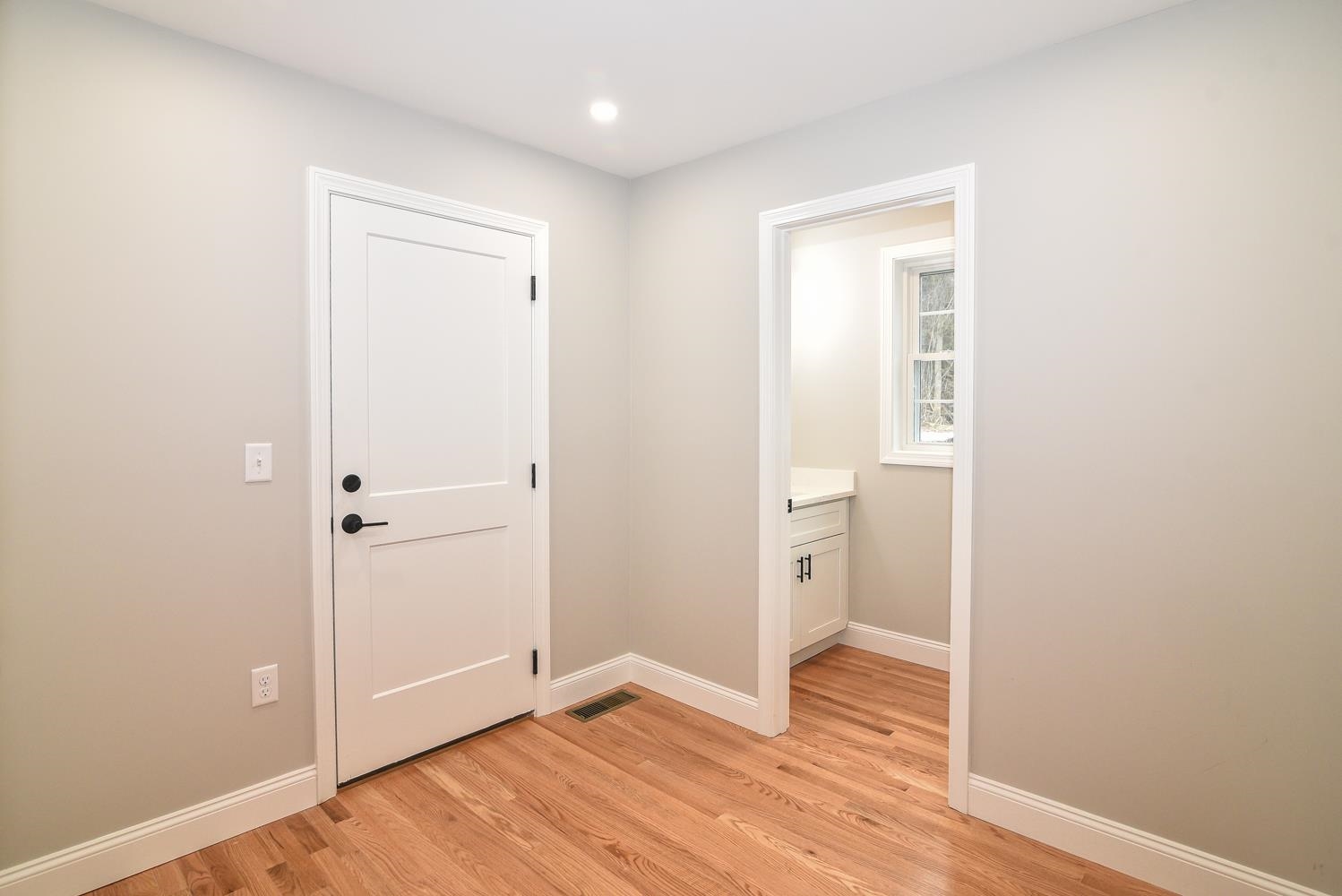 19 Mammoth Road Hooksett, NH 03106 - Photo 2 of 48