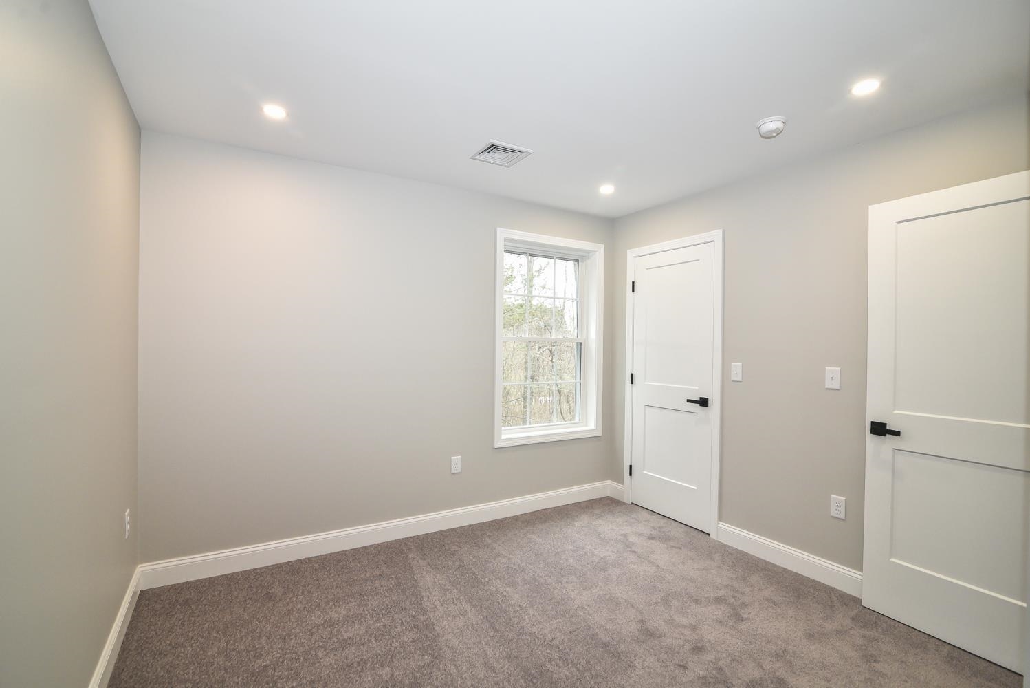 19 Mammoth Road Hooksett, NH 03106 - Photo 22 of 48
