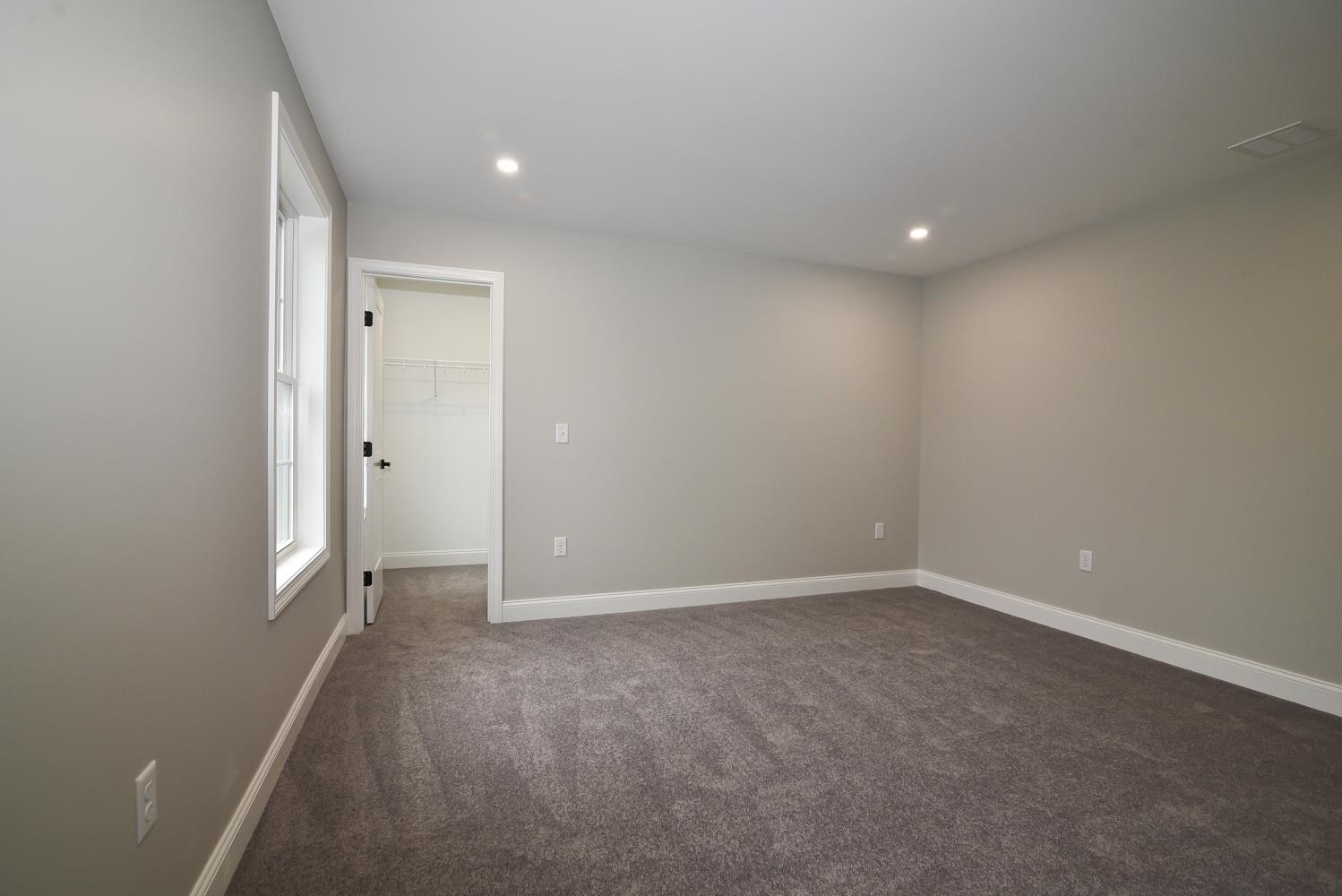 19 Mammoth Road Hooksett, NH 03106 - Photo 25 of 48