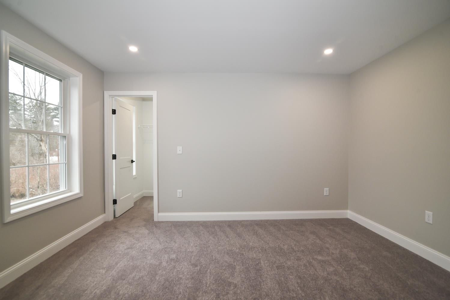 19 Mammoth Road Hooksett, NH 03106 - Photo 26 of 48