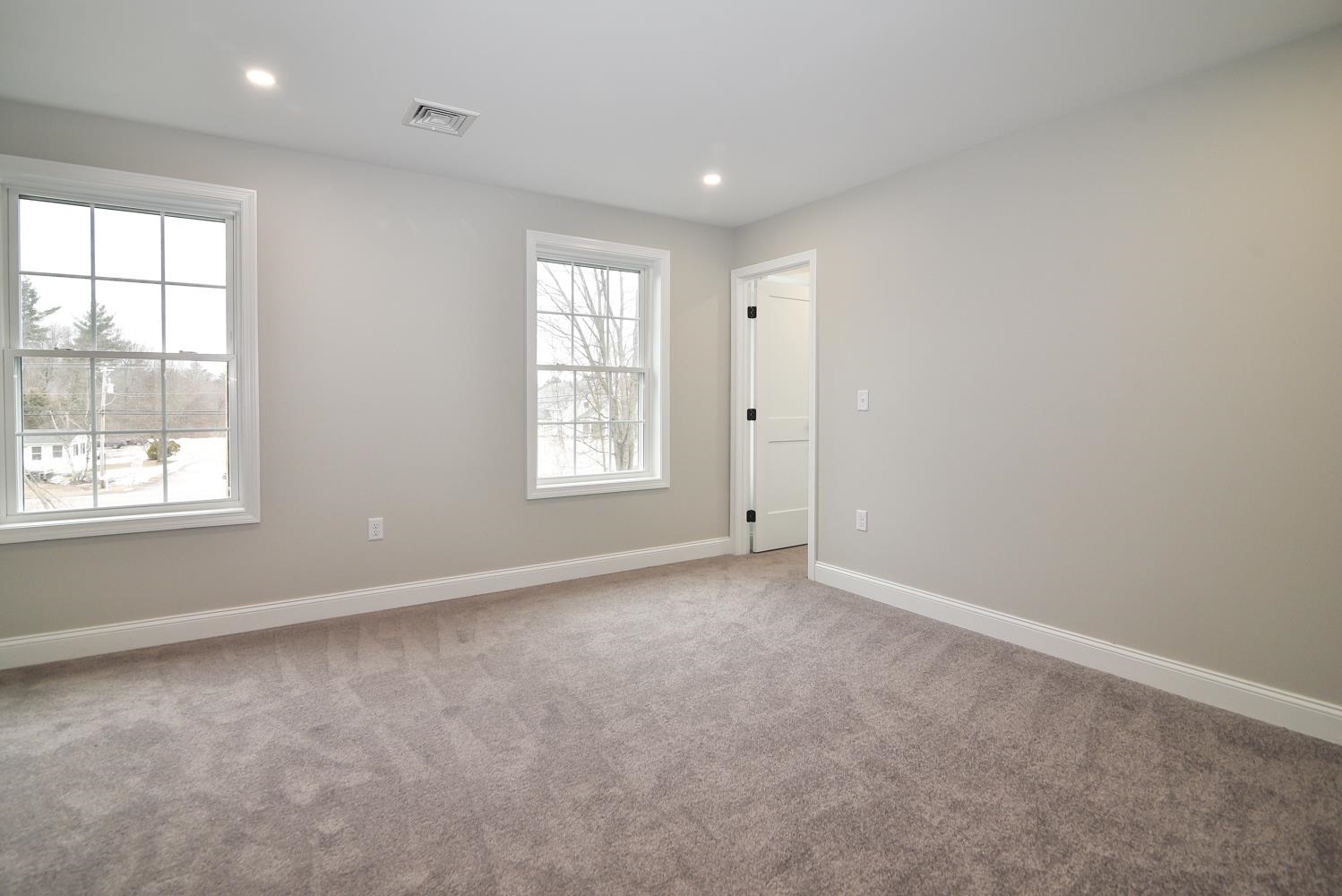 19 Mammoth Road Hooksett, NH 03106 - Photo 27 of 48