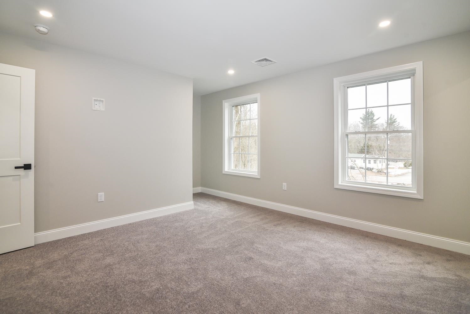 19 Mammoth Road Hooksett, NH 03106 - Photo 28 of 48