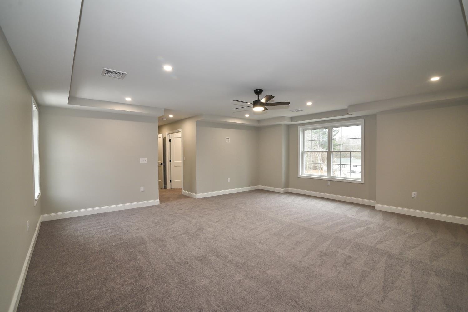 19 Mammoth Road Hooksett, NH 03106 - Photo 40 of 48