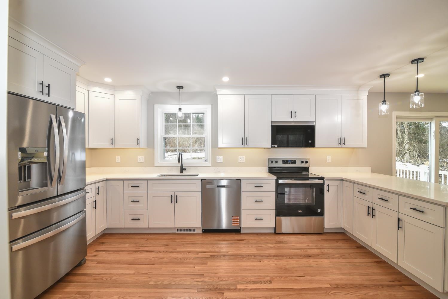 19 Mammoth Road Hooksett, NH 03106 - Photo 5 of 48