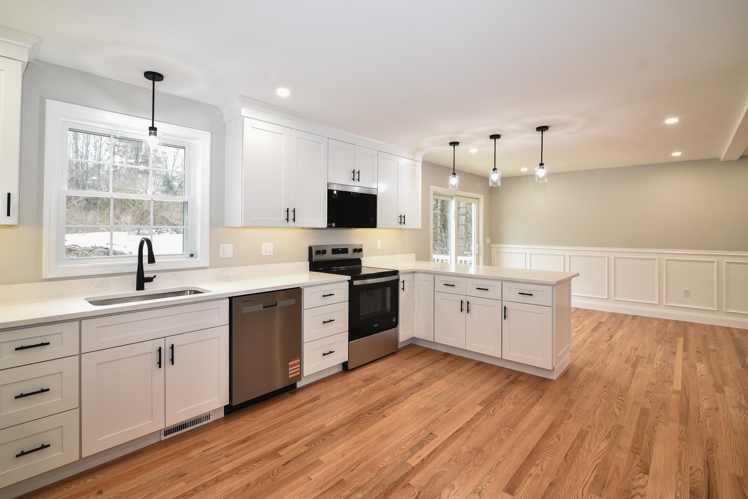 19 Mammoth Road Hooksett, NH 03106 - Photo 6 of 48