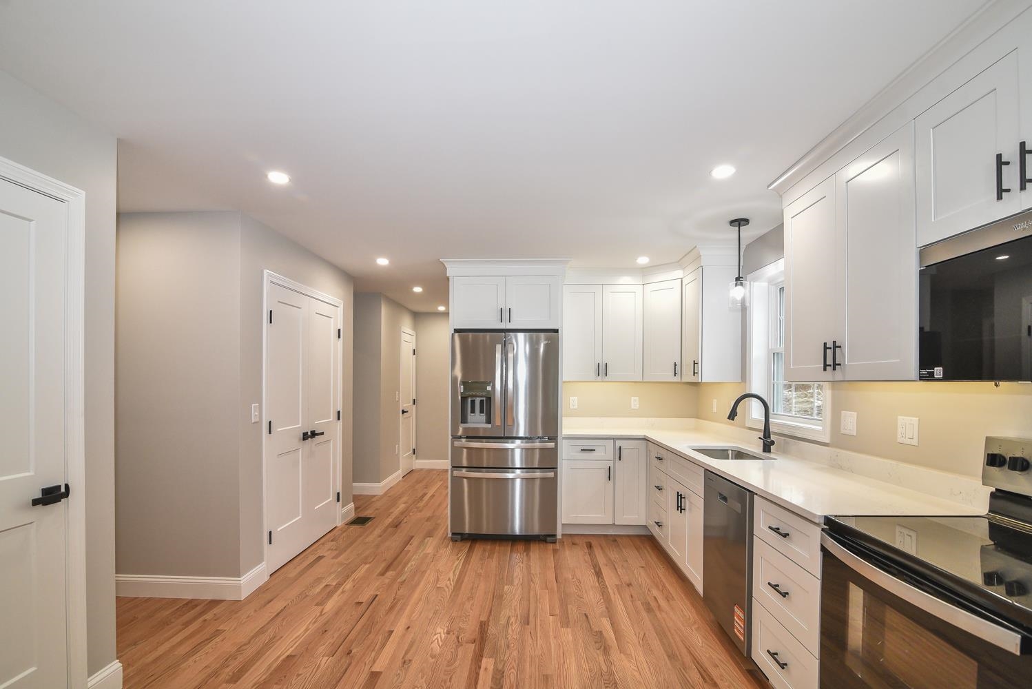 19 Mammoth Road Hooksett, NH 03106 - Photo 8 of 48