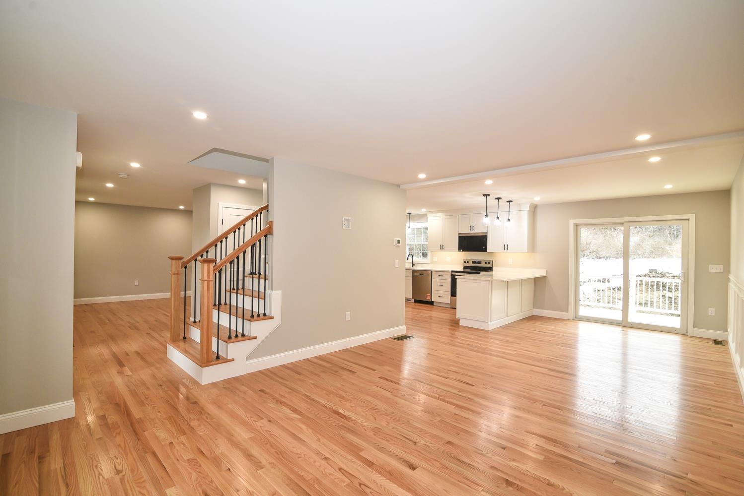 19 Mammoth Road Hooksett, NH 03106 - Photo 10 of 48