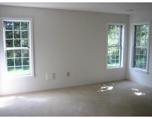 111 D Ridgefield Circle, Unit D Clinton, MA 01510 - Photo 5 of 7 Gallery Image 5