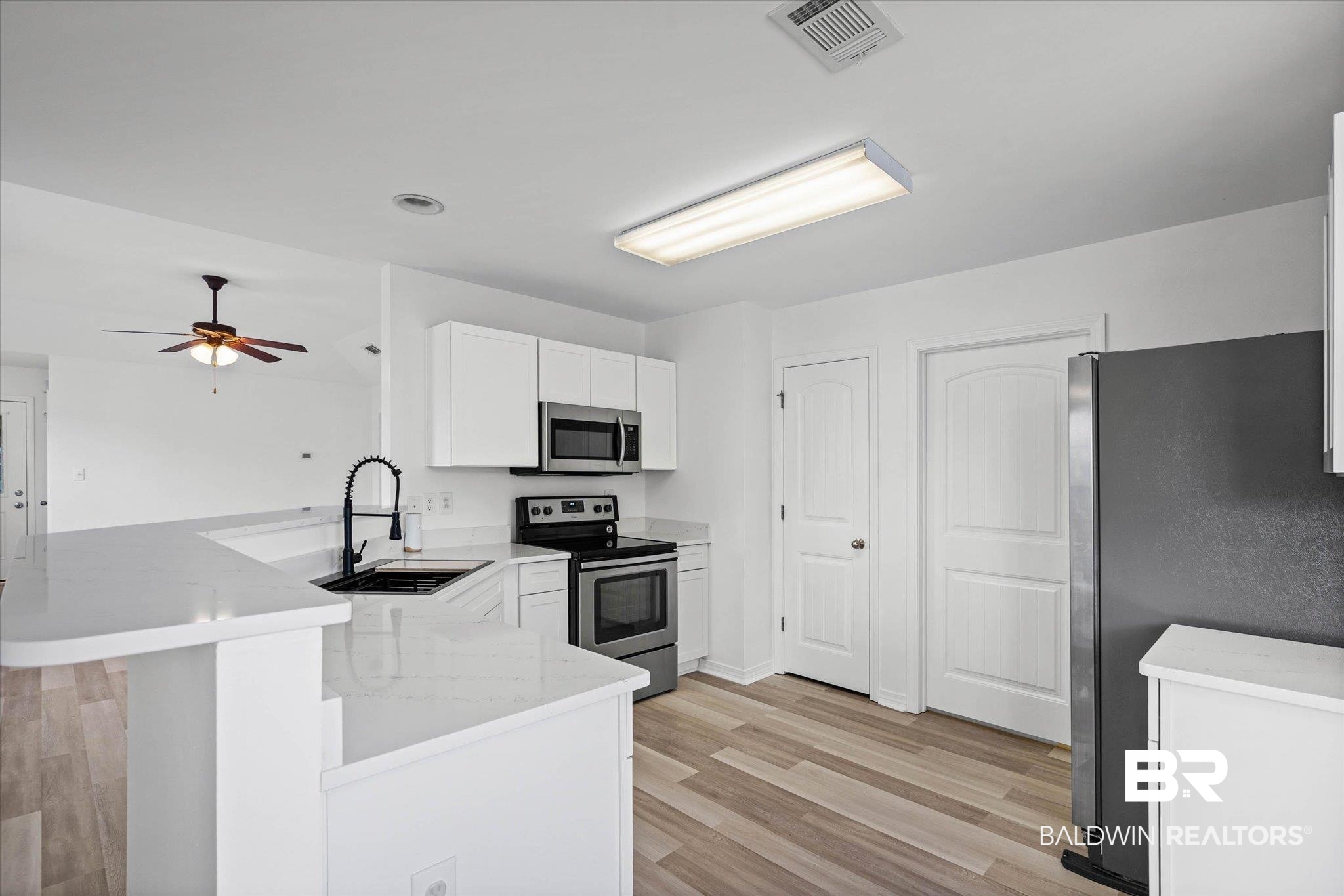 8980 Spring Grove North Mobile, AL 36695 - Photo 5 of 24 Kitchen