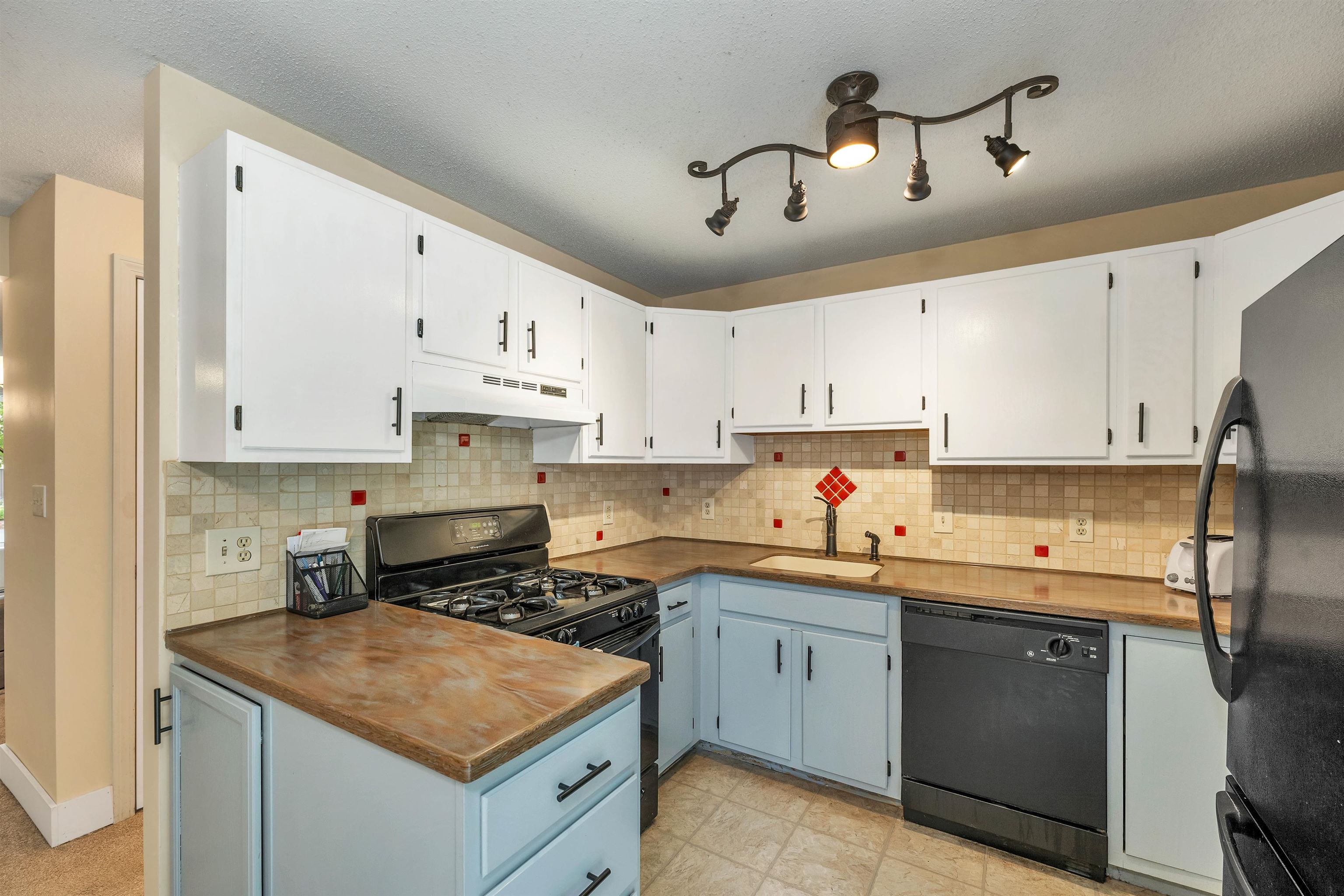 238 Base Hill Road, Unit 5 Keene, NH 03431 - Photo 5 of 25 Gallery Image 5