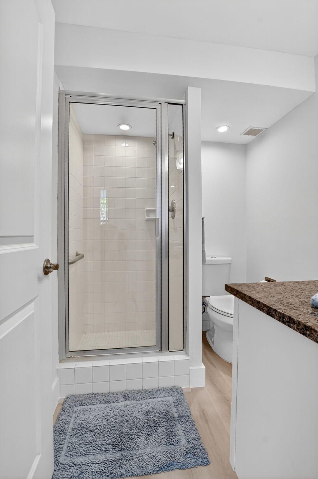 8 Royal Palm Way, Unit 107 Boca Raton, FL 33432 - Photo 40 of 75 Guest Bathroom