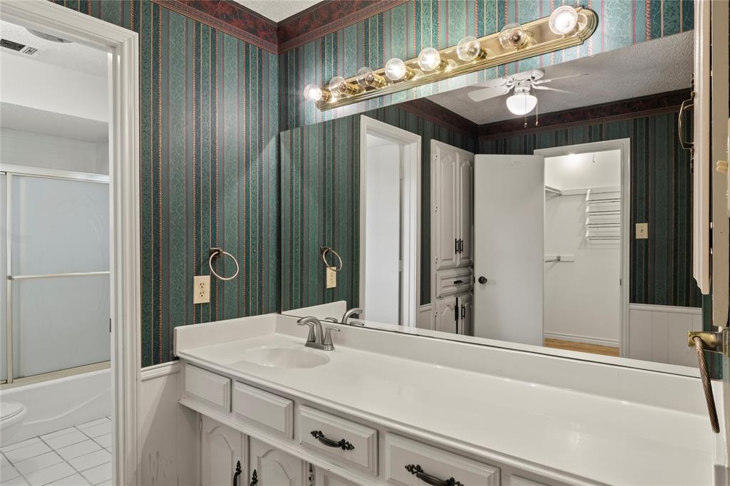 111 Deer Island Road Mabank, TX 75156 - Photo 18 of 26 Primary ensuite