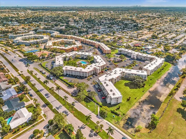 $135,000 | 6570 Royal Palm Boulevard, Unit 206J, Margate, FL 33063
