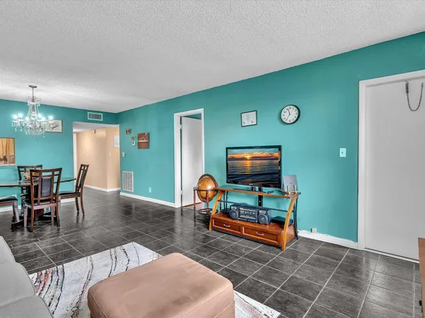 $135,000 | 6570 Royal Palm Boulevard, Unit 206J, Margate, FL 33063