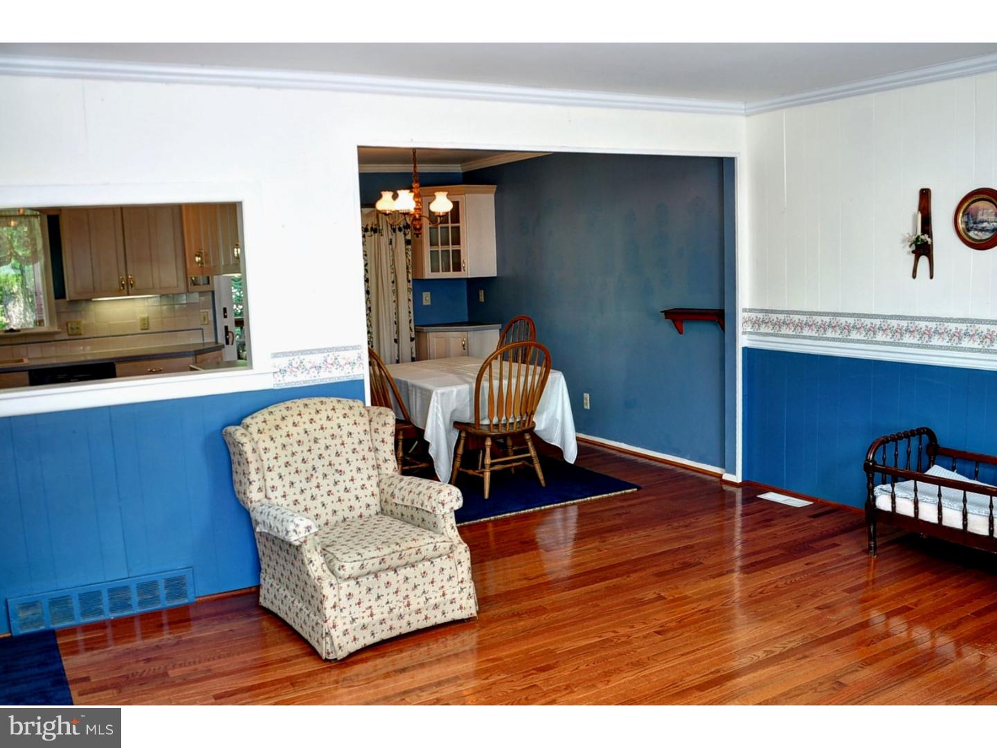 853 Sunnylea Road Lansdale, PA 19446 - Photo 8 of 22 Living Room