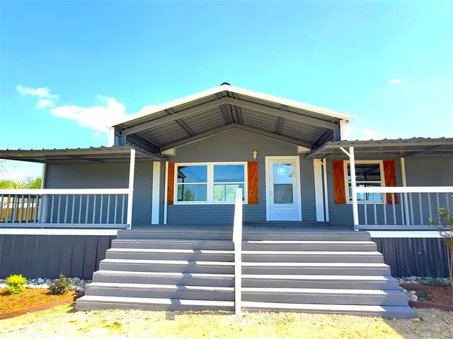 a view of a house with a backyard