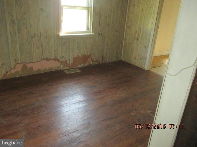 16921 Shinham Road Hagerstown, MD 21740 - Photo 8 of 9 Living Room