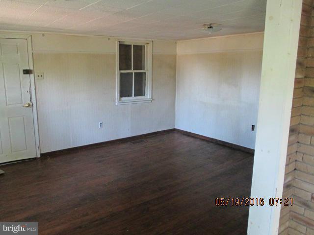 16921 Shinham Road Hagerstown, MD 21740 - Photo 9 of 9 Living Room