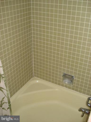 11200 Wedge Drive Reston, VA 20190 - Photo 14 of 16 Bath #1