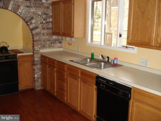 11200 Wedge Drive Reston, VA 20190 - Photo 9 of 16 Kitchen #2
