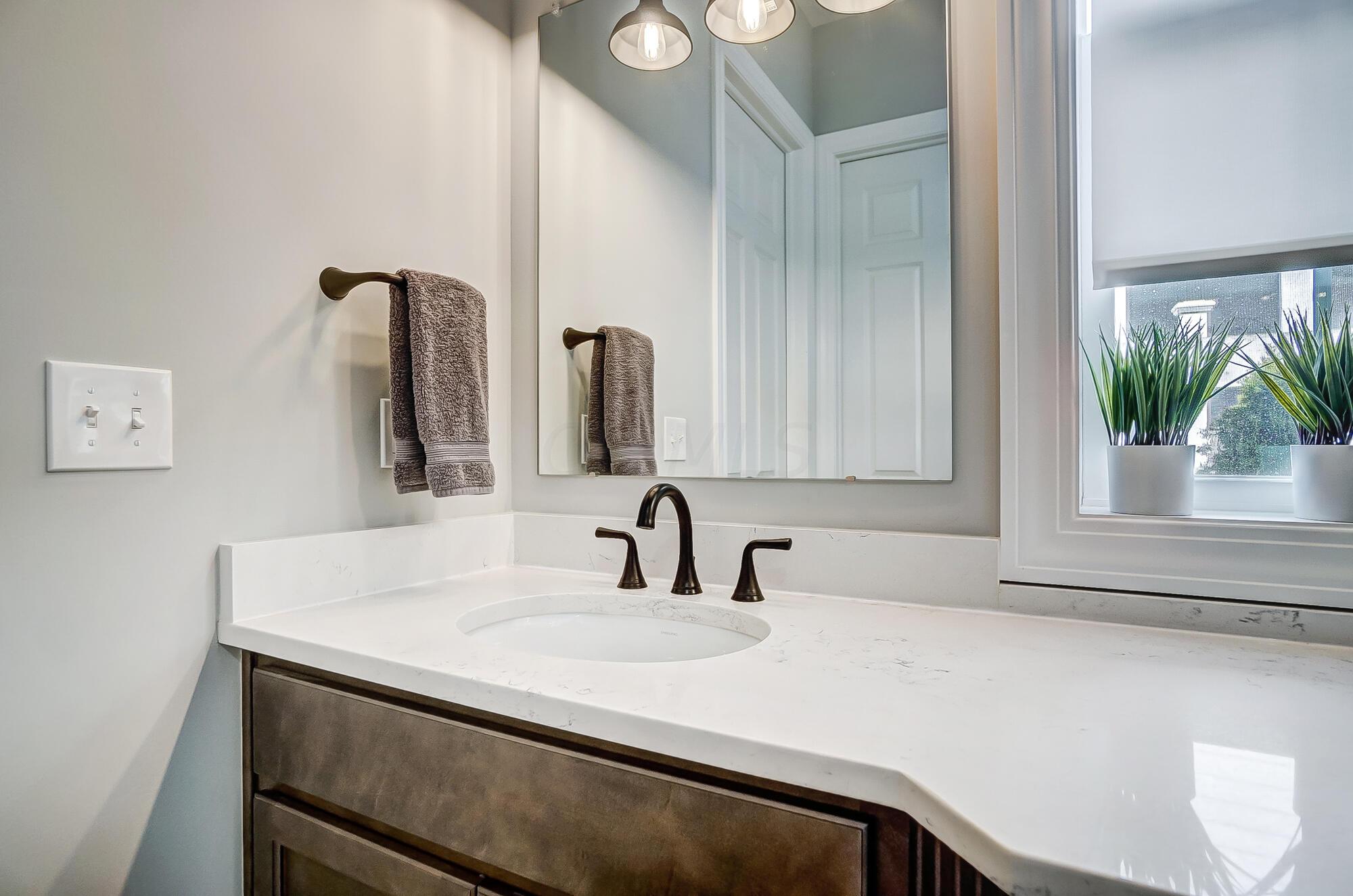 5739 Piatt Road Lewis Center, OH 43035 - Photo 25 of 79 Primary Bathroom