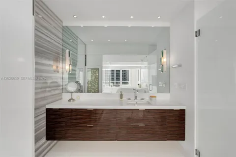 $2,650,000 | 400 South Pointe Drive, Unit PH2502, Miami Beach, FL 33139