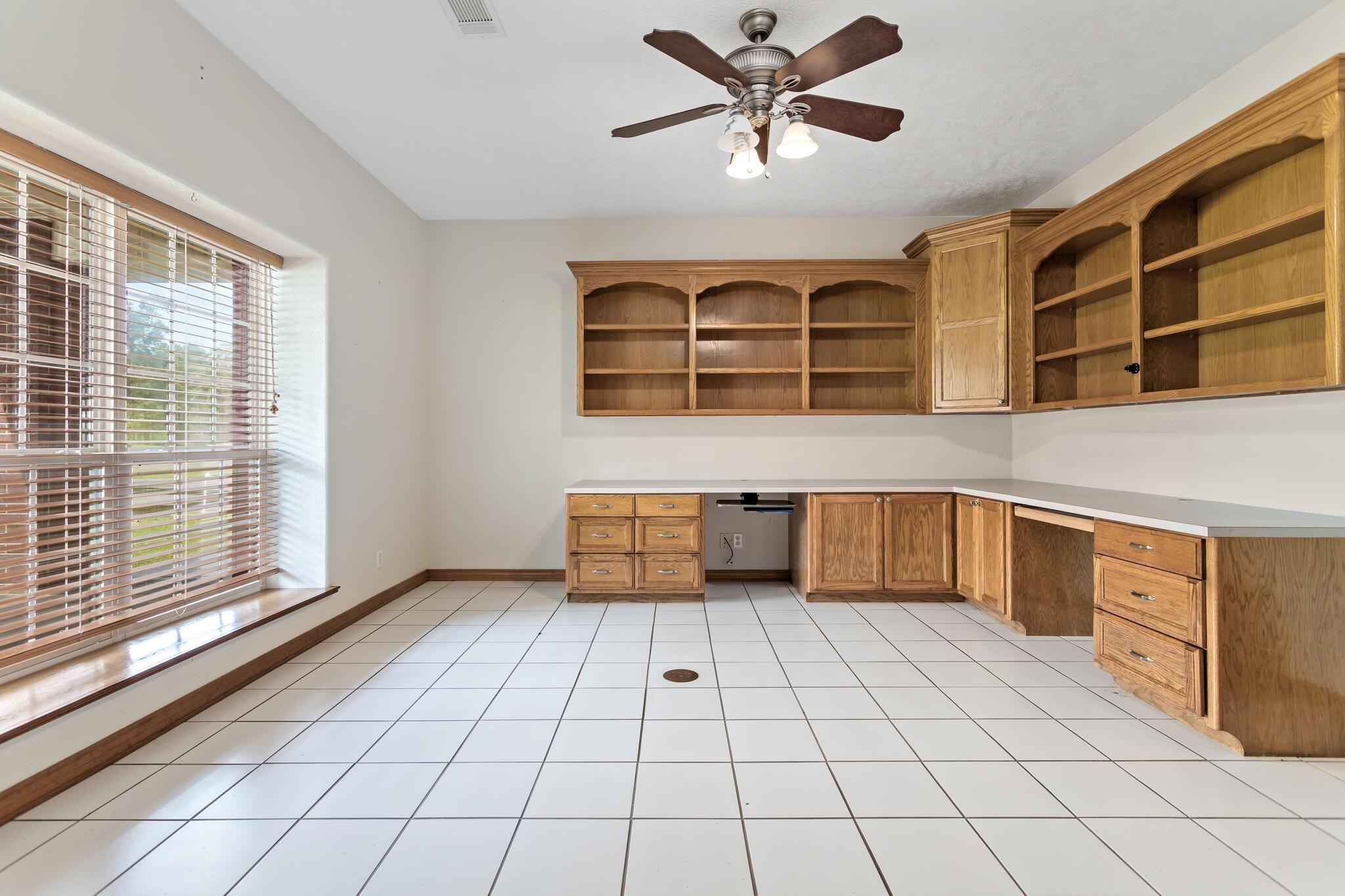 486 Parish Road Orange, TX 77632 - Photo 7 of 49