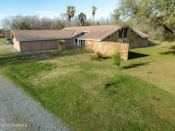 $395,000 | 2675 Pine Point Road, Ville Platte, LA 70586