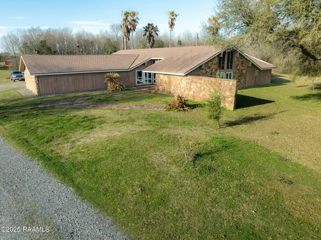 $395,000 | 2675 Pine Point Road, Ville Platte, LA 70586