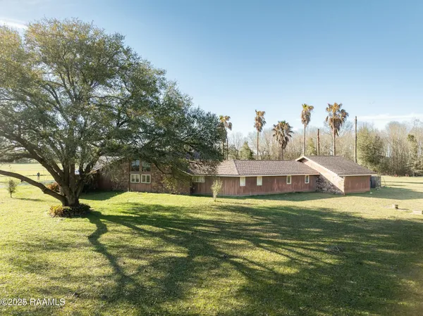 $395,000 | 2675 Pine Point Road, Ville Platte, LA 70586