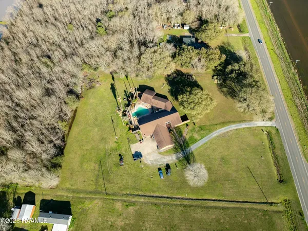 $395,000 | 2675 Pine Point Road, Ville Platte, LA 70586