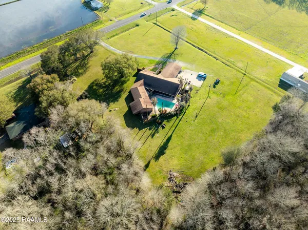 $395,000 | 2675 Pine Point Road, Ville Platte, LA 70586