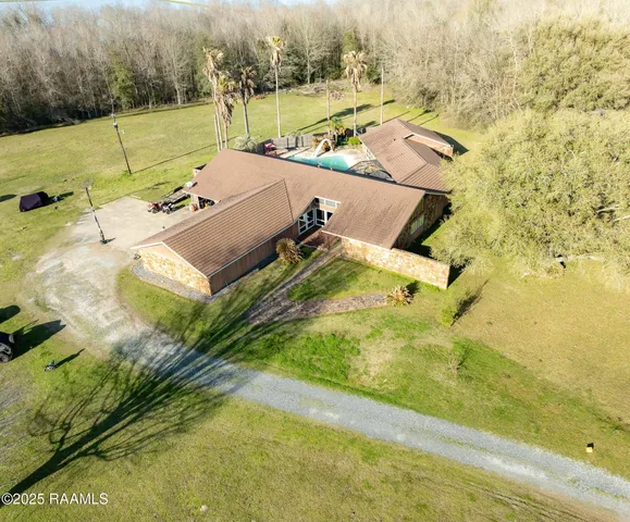 $395,000 | 2675 Pine Point Road, Ville Platte, LA 70586