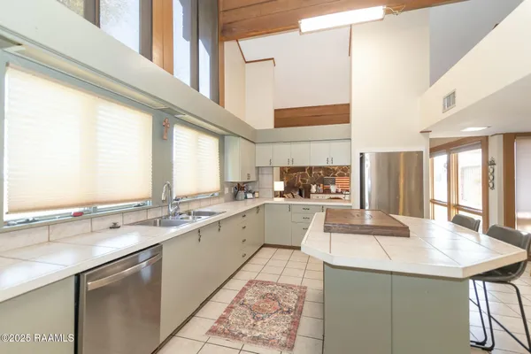 $395,000 | 2675 Pine Point Road, Ville Platte, LA 70586