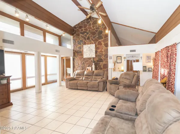 $395,000 | 2675 Pine Point Road, Ville Platte, LA 70586