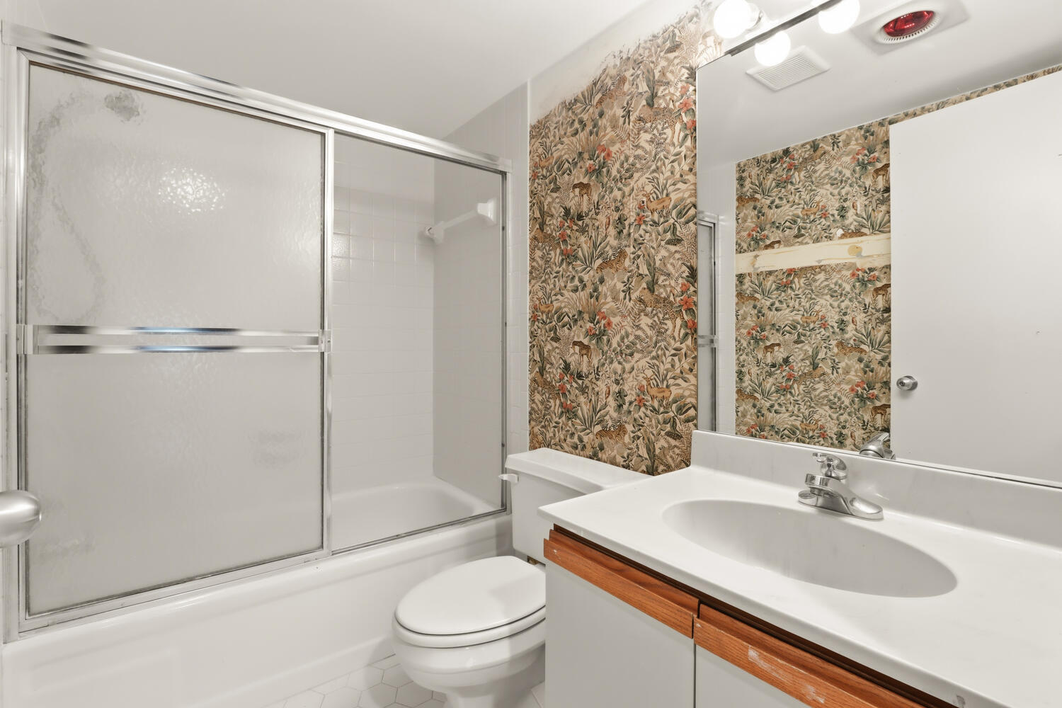 500 Ocean Trail Way, Unit 111 Jupiter, FL 33477 - Photo 17 of 35 Guest Bath