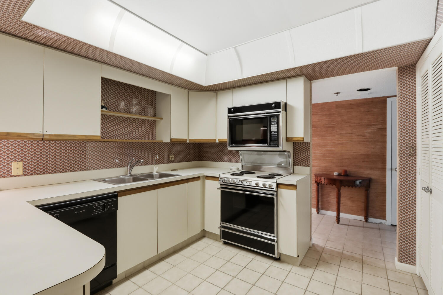 500 Ocean Trail Way, Unit 111 Jupiter, FL 33477 - Photo 9 of 35 Kitchen