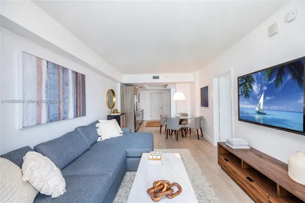 $4,000 | 121 Northeast 34th Street, Unit L402, Miami, FL 33137