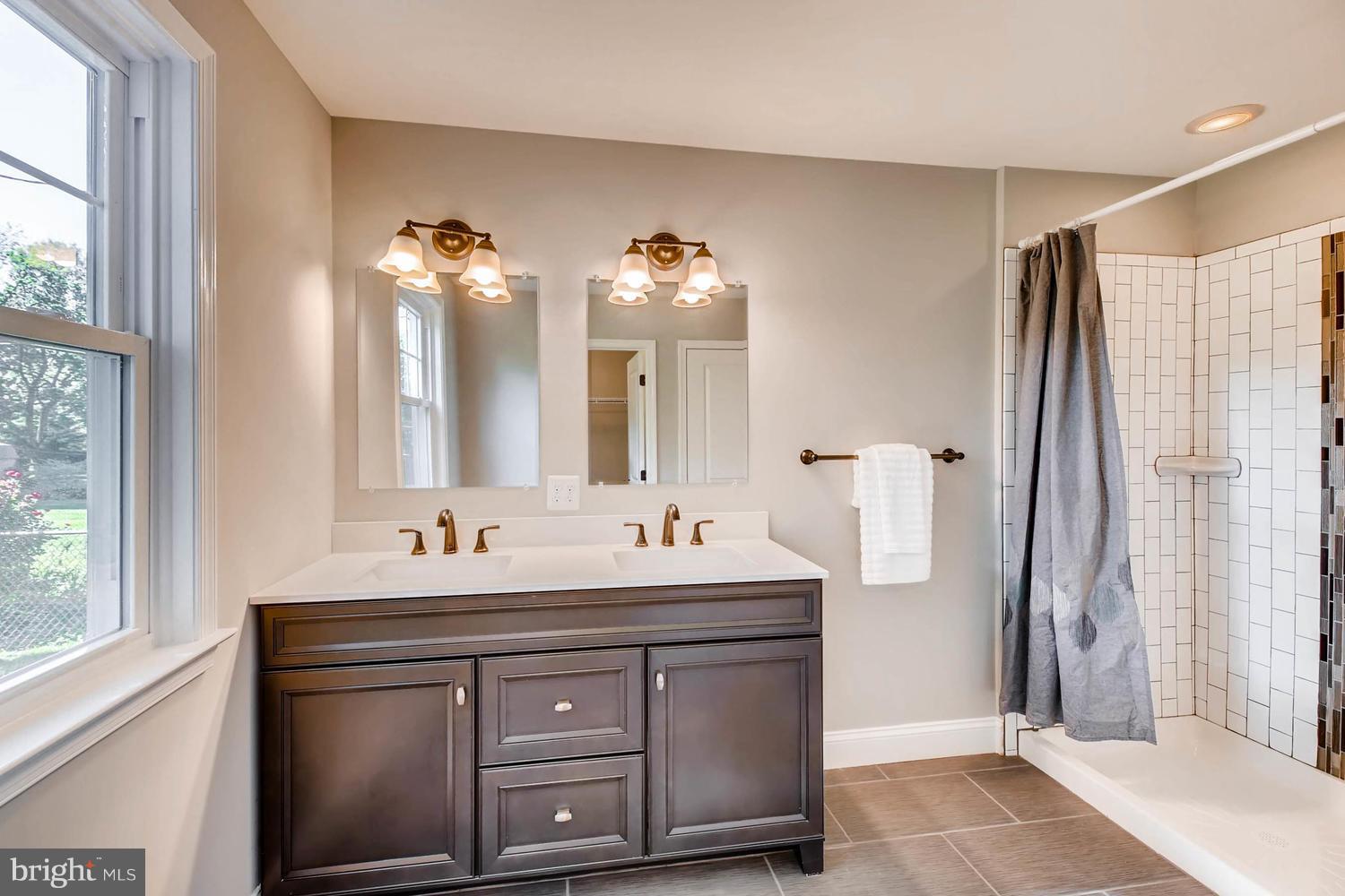10313 Greentop Road Cockeysville, MD 21030 - Photo 4 of 24 Bath (Master)