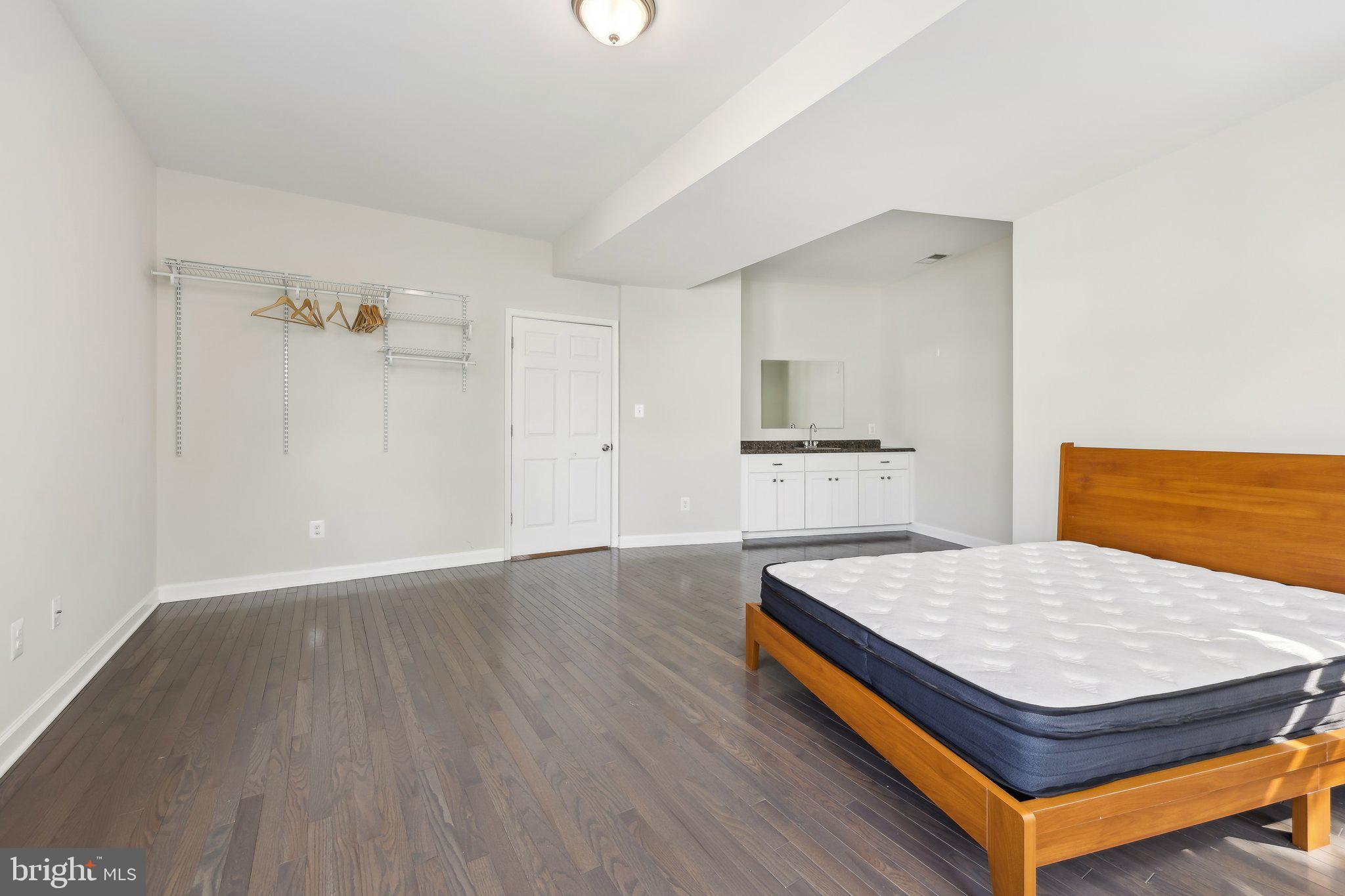 1905 South Glebe Road Arlington, VA 22204 - Photo 23 of 50 a bedroom with a bed and bathroom