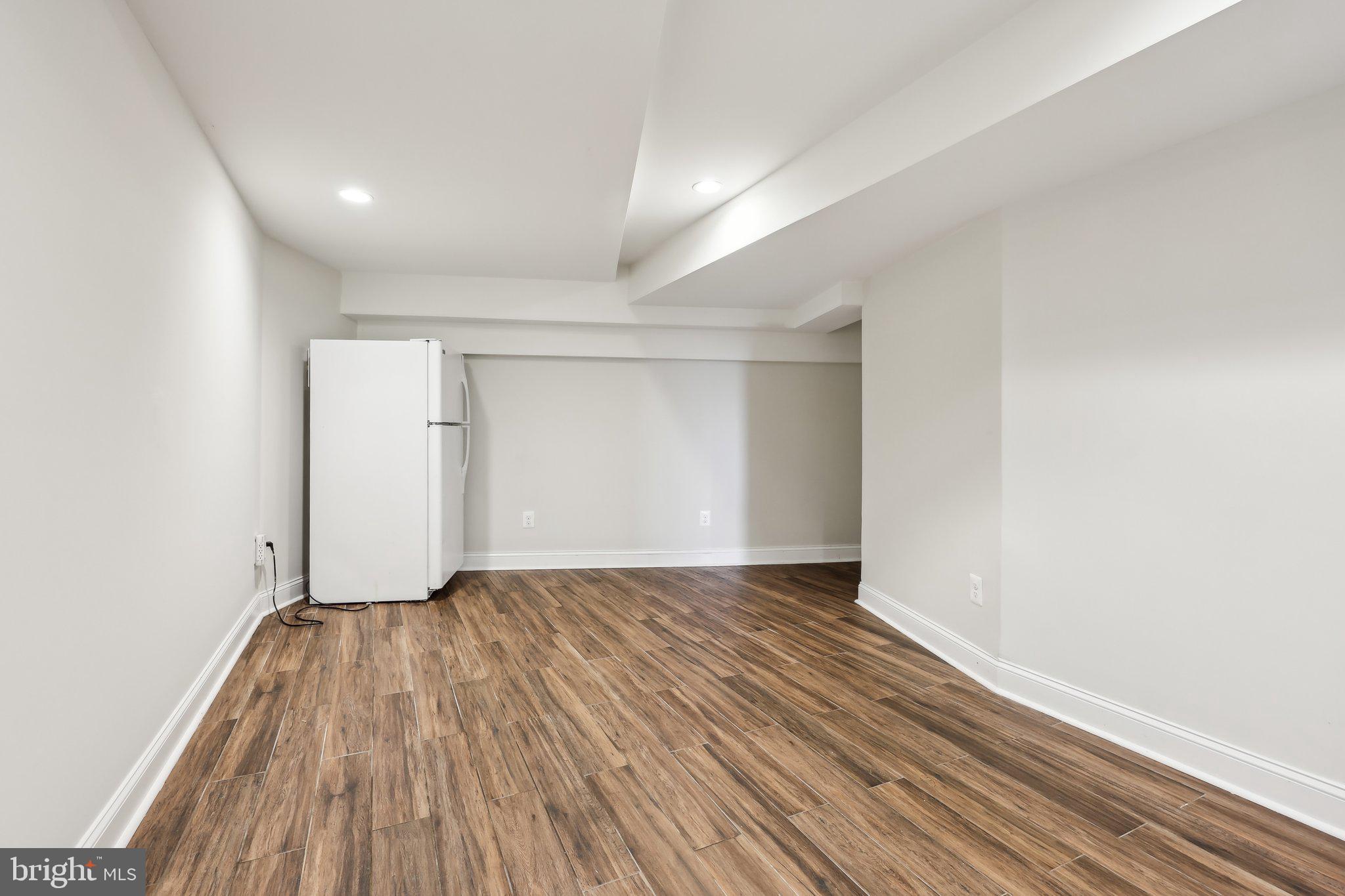 1905 South Glebe Road Arlington, VA 22204 - Photo 38 of 50 a view of an empty room and wooden floor
