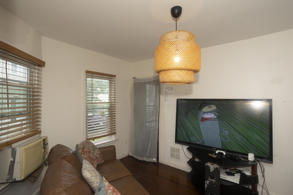 10 Monroe Street Springfield, MA 01109 - Photo 6 of 36