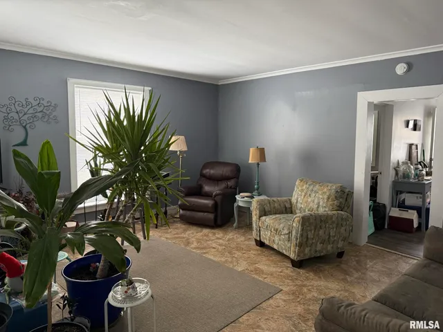 $69,900 | 809 South Commercial Street, Benton, IL 62812