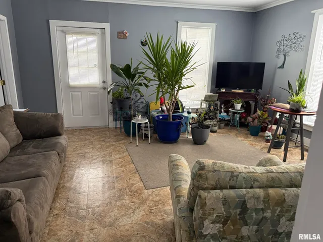 $69,900 | 809 South Commercial Street, Benton, IL 62812