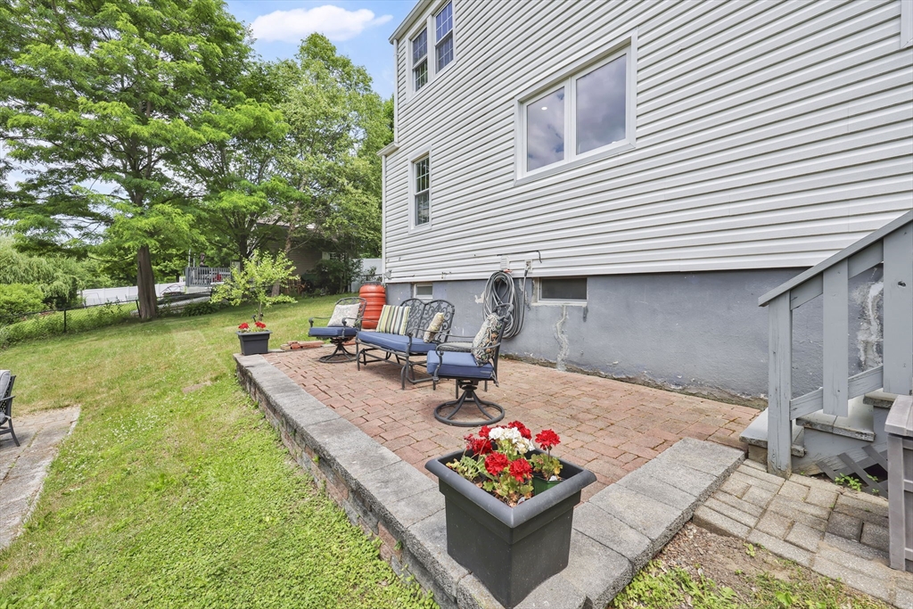 378 Roosevelt Avenue Springfield, MA 01118 - Photo 34 of 37