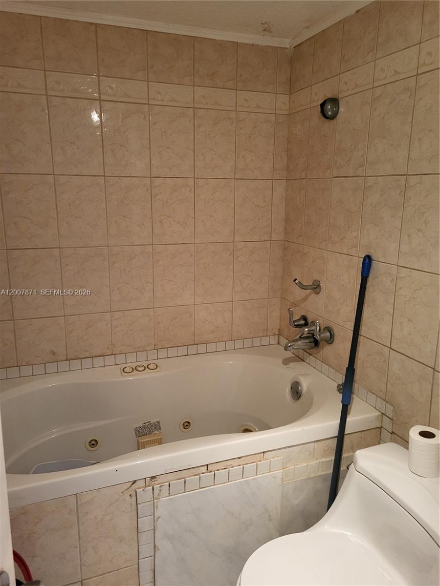 2050 Newcastle A, Unit 2050 Boca Raton, FL 33434 - Photo 7 of 11