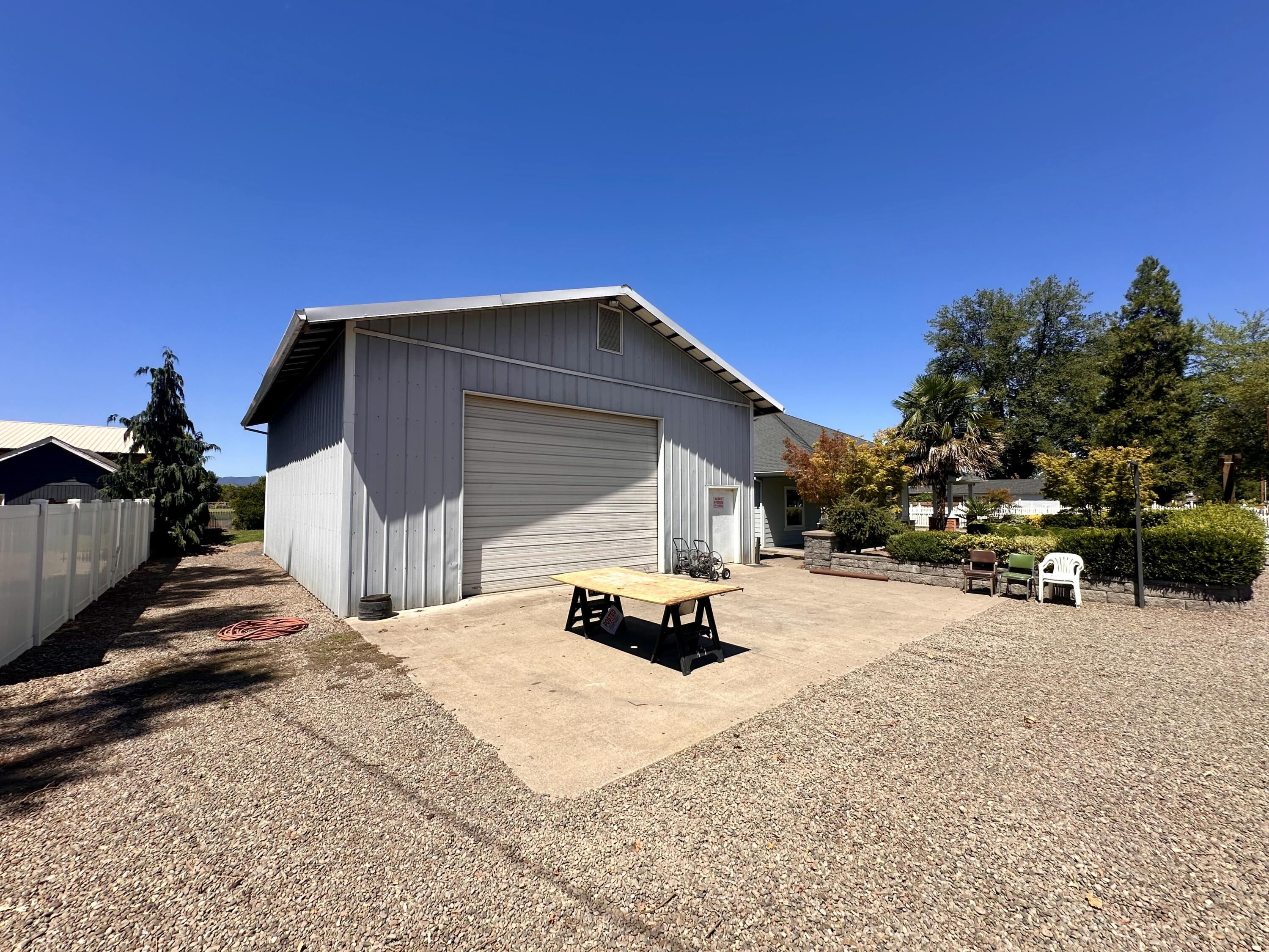 5117 Gebhard Road Central Point, OR 97502 - Photo 35 of 41 1686E1CE-12C0-46B7-AD33-E94C44DA2442_1_2