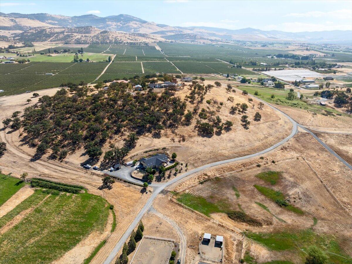 4856 Payne Road Medford, OR 97504 - Photo 47 of 49 Aerial view of property and mountains