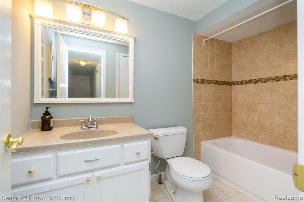 562 Lockport Road Rochester, MI 48307 - Photo 20 of 38