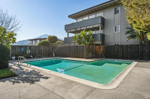 $725,000 | 320 Vía Casitas, Unit 109, Greenbrae, CA 94904